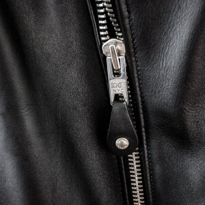 Косуха и каменное сердце: 4 кожаных аромата для начала октября