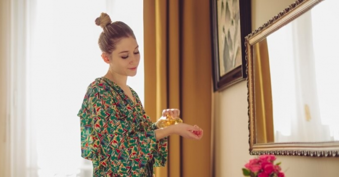 Почему духи можно почувствовать на расстоянии?