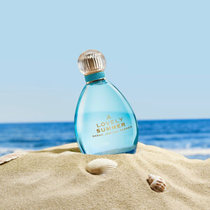 Сара Джессика Паркер показала новый аромат A Lovely Summer в рамках серии Lovely