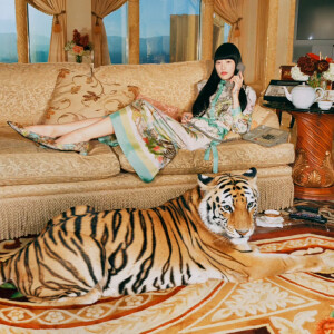 Ар-деко, кафтан и вечер у камина: 5 роскошных новогодних ароматов