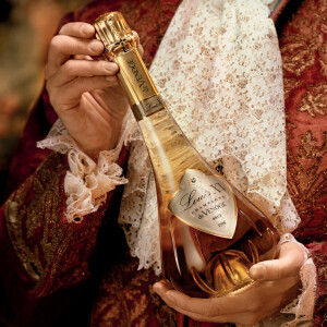 Xerjoff посвятили аромат Louis XV 1722 Rosé розовому шампанскому