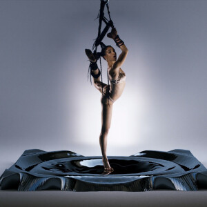 Предсказание судьбы от FKA Twigs – в новом Good Fortune Elixir Intense от Viktor & Rolf