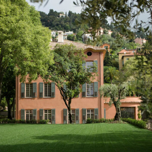 Захватывающее ольфакторное путешествие: Louis Vuitton показали книгу A Perfume Atlas