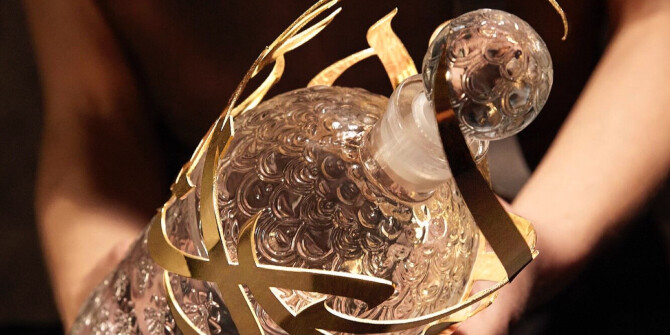 Guerlain показали коллекционное издание The Bee Bottle от Inkman