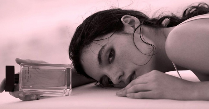 Воздух и вода: Narciso Rodriguez выпустили кампанию Musc Noir