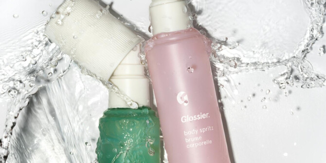 Glossier выпускают ароматные дымки Sandstone и Orange Blossom Neroli