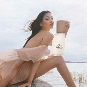 Shiseido показали женский цветочно-мускусный аромат Zen Essence