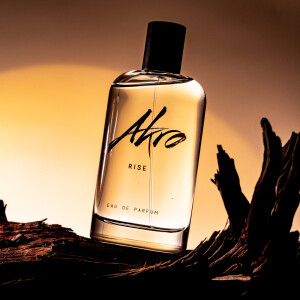 Akro посвятили парфюмерную воду Rise пляжному отдыху и пина-коладе