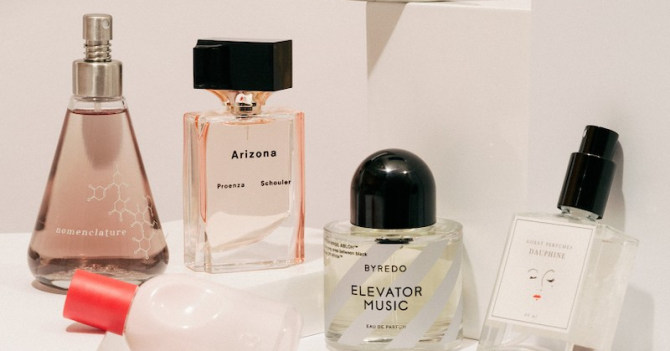 Время и стекло: кто придумывает дизайн флаконов духов?