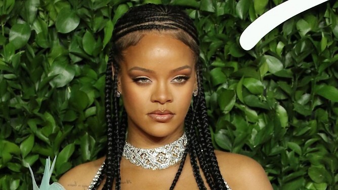 Стало известно, как пахнет первый аромат Fenty Beauty от Рианны