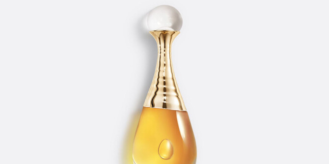 "Свет на женском плече": как изменился J'Adore L'Or Dior в 2023 году?