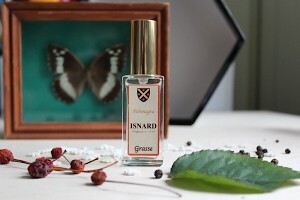 ISNARD Pebenegra. Черный перец и сушеные вишни.