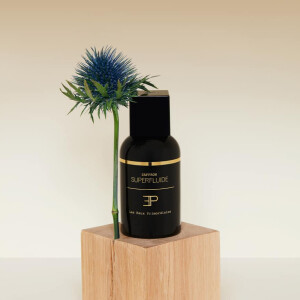 Les Eaux Primordiales представили Vanille Supermassive в ярко-синем флаконе