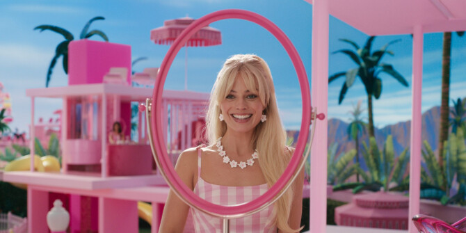 Mattel в коллаборации со студией DefineMe выпустил парфюм Barbie