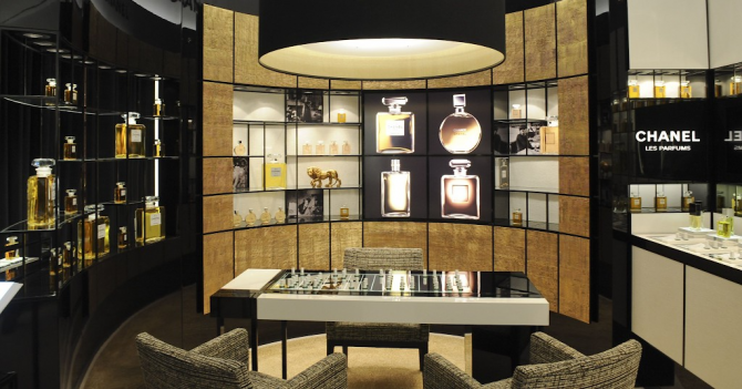 Почему в магазине и дома духи иногда пахнут по-разному?