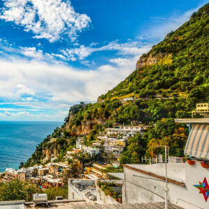 Eau de Rochas Citron Soleil перенесёт вас на Средиземноморскую Ривьеру