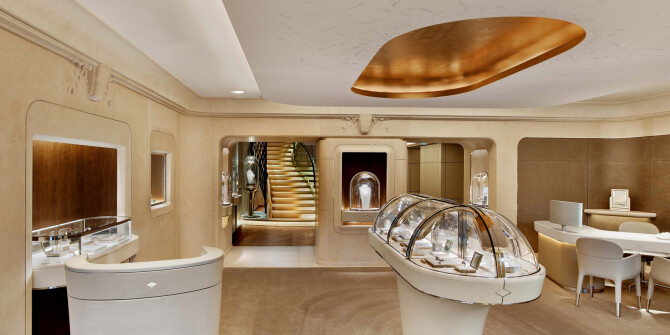 Новое за неделю: Van Cleef Arpels, гид Givaudan и «домашняя линия» Крис Дженнер