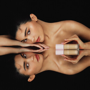 Кайли Дженнер анонсировала выпуск своего дебютного аромата Cosmic