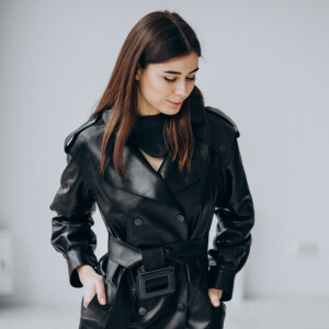 Как аромат может подчеркнуть стиль вашей кожаной или замшевой куртки