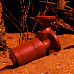 Black Crème и Black Karak – два аромата от корейского бренда BORNTOSTANDOUT