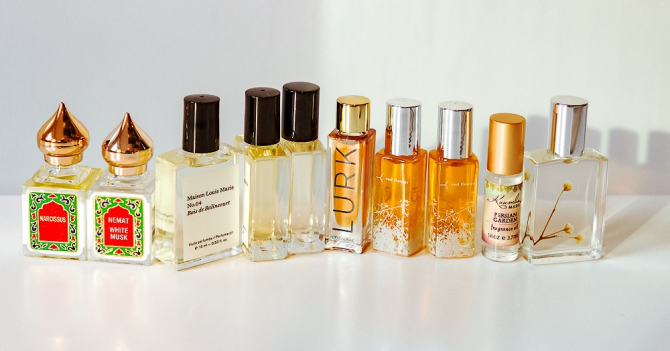 Как вывести пятно от духов на масляной основе?