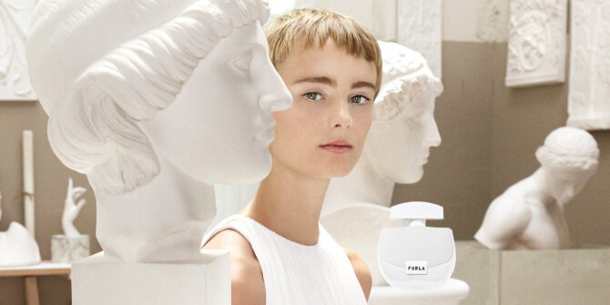 Furla показали новый цветочно-древесный аромат Pura для женской аудитории