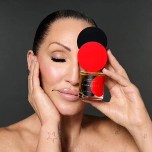 Arielle Shoshana выпустили новый древесно-гурманский аромат Wednesday 