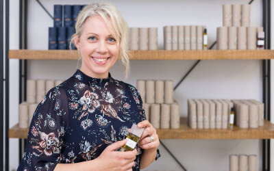 Лиз Кук, парфюмер