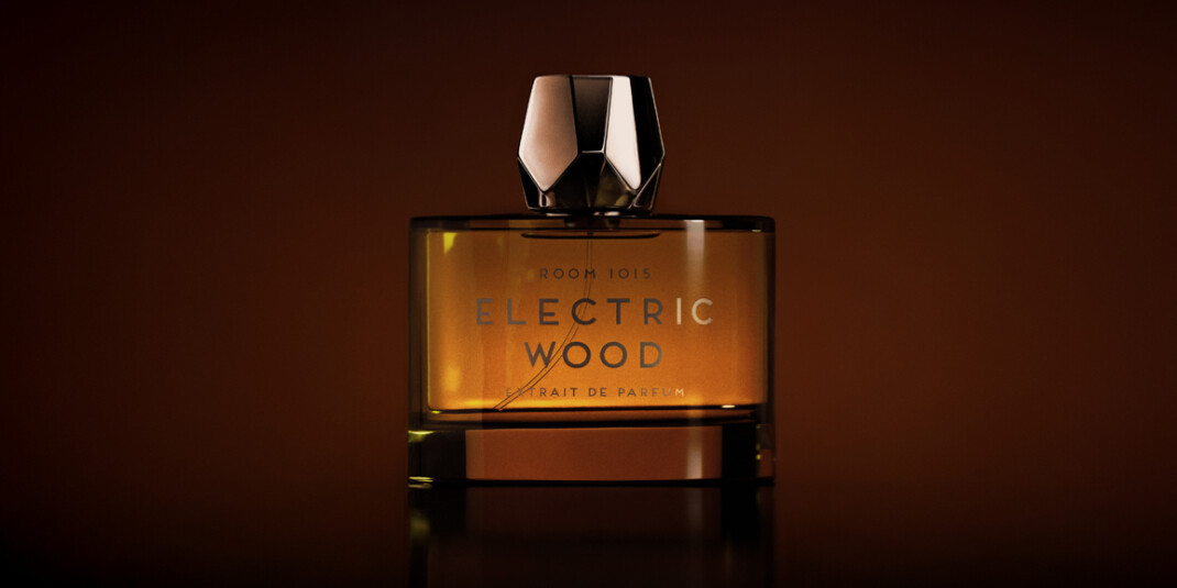 Room 1015 представили новую версию аромата Electric Wood с приставкой Extrait