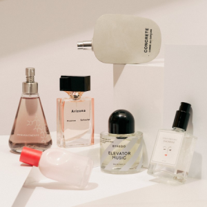 Время и стекло: кто придумывает дизайн флаконов духов?