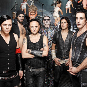 Игра в провокацию: Александр Иллан составил для Rammstein женский аромат Pussy