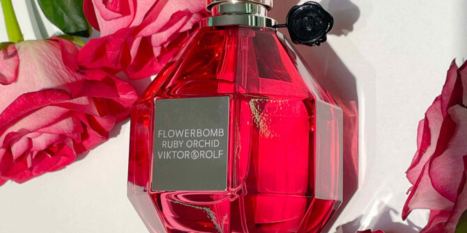 Viktor & Rolf показали кампейн Flowerbomb Ruby Orchid