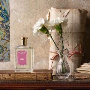 Floris выпускают аромат Wilde, посвященный ирландскому поэту и писателю Оскару Уайльду
