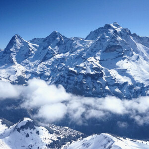 Рассвет в горах: дуэт новых ароматов Moncler Sunrise от Moncler