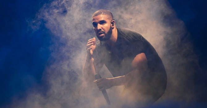 Рэпер Дрейк представил «лучшие ароматические свечи в мире»