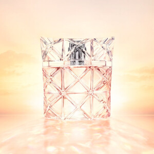 Месяц на Aromo: фруктовый тренд, крупные нишевые новинки, переосмысленные фланкеры