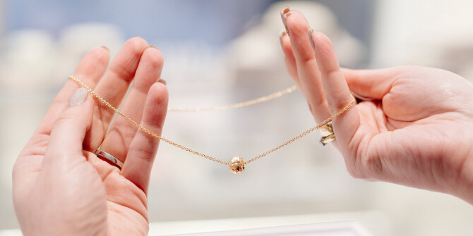 Сиять и пахнуть: как парфюмерия встречается с ювелирным делом