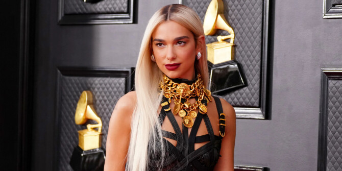 Yves Saint Laurent и певица Дуа Липа представляют Libre L'Absolu Platine