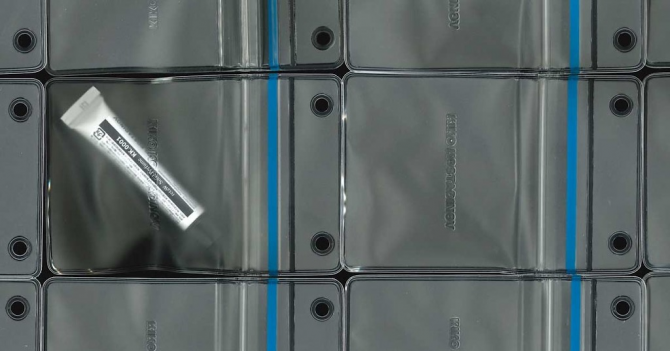 Дизайнер Кико Костадинов выпустил твёрдые духи KK.0001