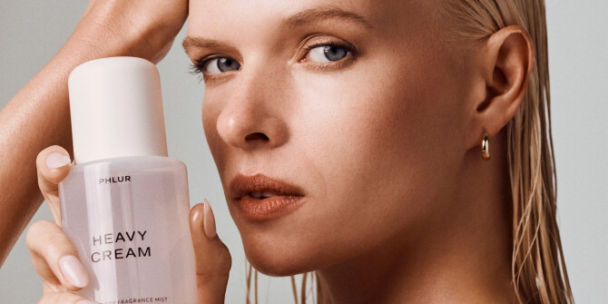 Phlur показали ароматную дымку Heavy Cream с нотами маршмеллоу, жасмина и взбитых сливок
