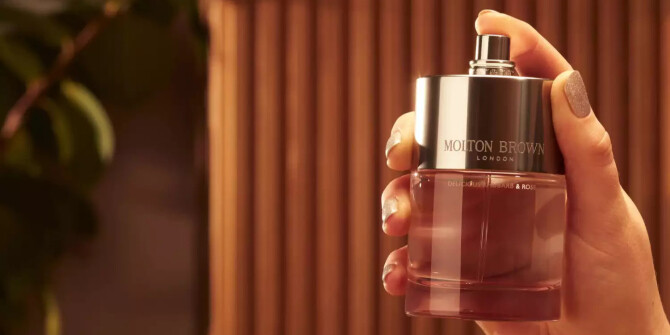 Имбирь и роза: Molton Brown представили Rose Dunes Eau de Toilette