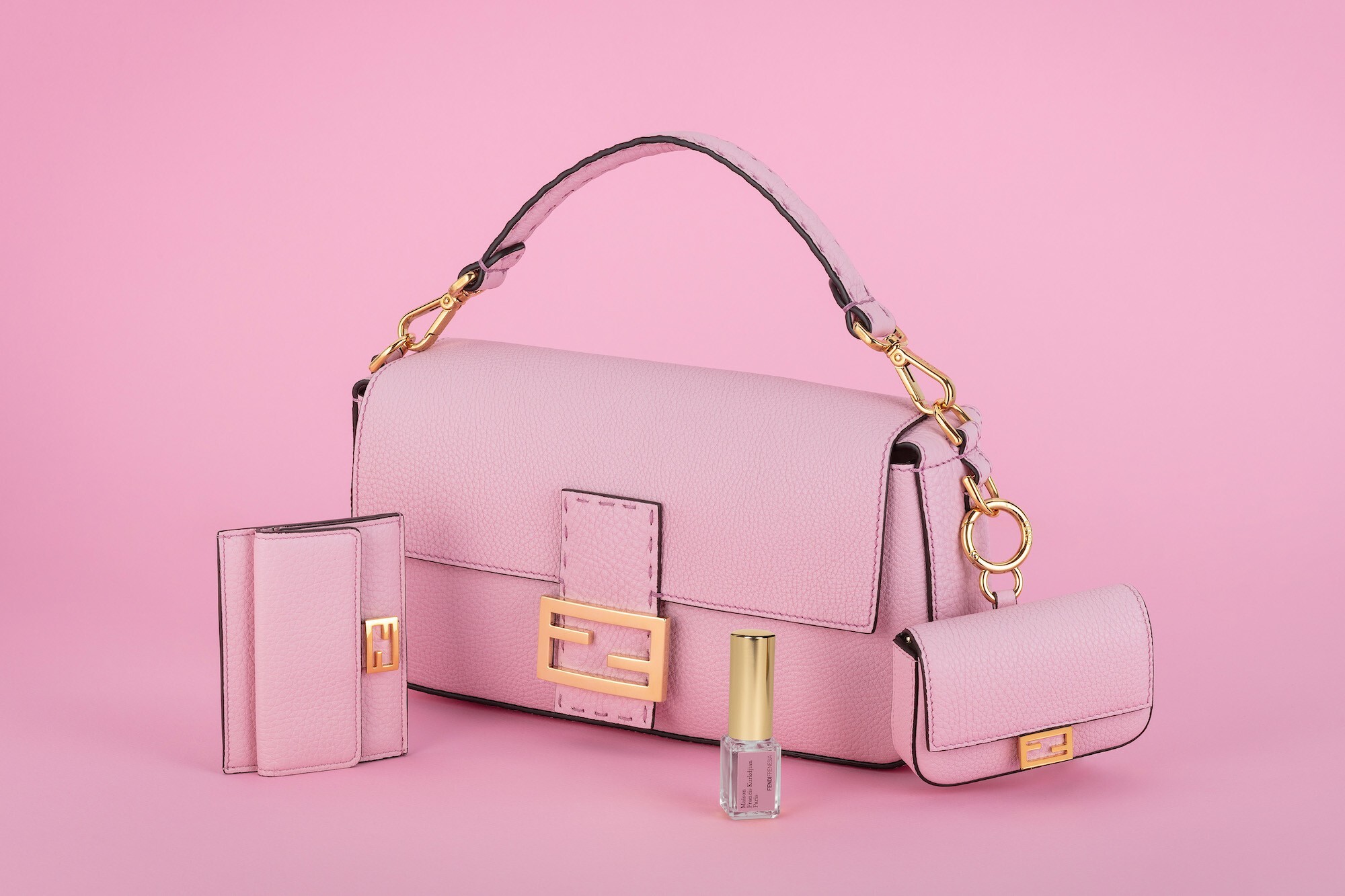 Fendi представили парфюмированную сумку Frenesia Pink