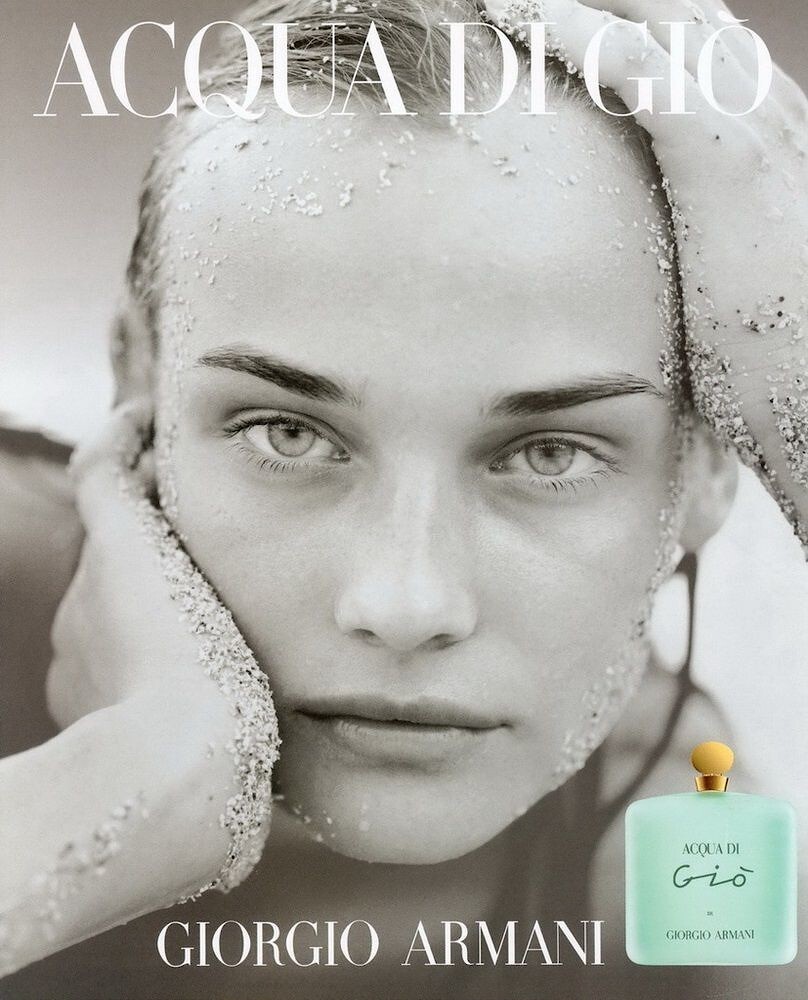 армани код женские реклама. giorgio armani acqua di gio ad. армани код женские реклама фото. армани код женские реклама-giorgio armani acqua di gio ad. картинка армани код женские реклама. картинка giorgio armani acqua di gio ad. Всем доброго времени суток! В сегодняшнем посте речь пойдет об одном из моих любимых парфюмов — Armani Code for Women Giorgio Armani. Описание от производителя и категория: Armani Code for Women Giorgio Armani — это аромат для женщин.Соблазнительная прелюдия парфюмированной воды основана на солнечных оттенках свежего цитрусового аккорда, в состав которого входят африканский горький апельсин и сладкие ноты итальянского апельсина, заключенного в элегантный ореол из жасмина и тонкого слоя имбирной пряности. В «сердце» аромата постепенно нарастает чувственное звучание ноты Индийского жасмина, которое, сплетаясь с нежными цветами тунисского флердоранжа, создает чарующую и элегантную главную гармонию композиции. Флердоранж — муза этого букета: чудо природы, квинтэссенция женственности. Уникальный состав парфюма в полной мере раскрывает волшебство этого цветка и управляет его слиянием с невероятно мягкими ориентальными объятьями Мадагаскарской ванили, приятными акцентами лавандового меда и теплого аккорда сандала в основе пирамиды.