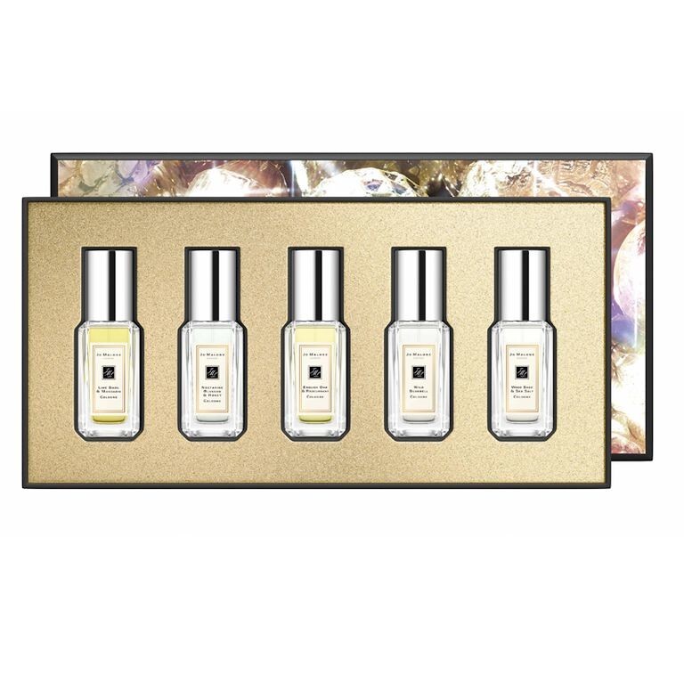 Сет миниатюр Cologne Collection, в который вошли ароматы Lime Basil & Mandarin, Nectarine Blossom & Honey, English Oak & Redcurrant, Wild Bluebell и Wood Sage & Sea Salt, £70