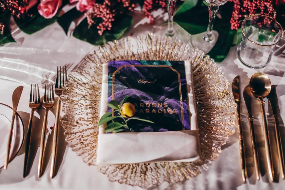 На презентации Gardens of Paradise в Дубае гостям на ужине предлагали ознакомиться с одним из четырёх ключевых компонентов новой коллекции