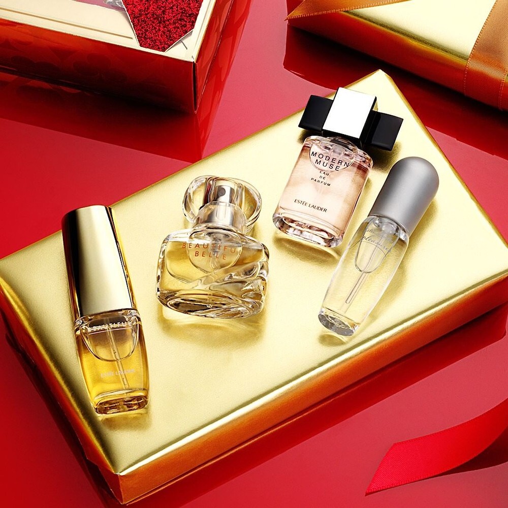 Подарочный набор belle luxury. Estee Lauder Fragrance Treasures. Набор духов Эсте лаудер. Estee Lauder beautiful Belle набор. Estee Lauder Fragrance Treasures подарочный.