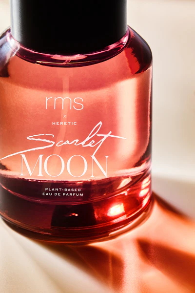 RMS Beauty показали дебютный аромат Scarlet Moon в коллаборации с Heretic Parfum RMS Beauty показали дебютный аромат Scarlet Moon в коллаборации с Heretic Parfum