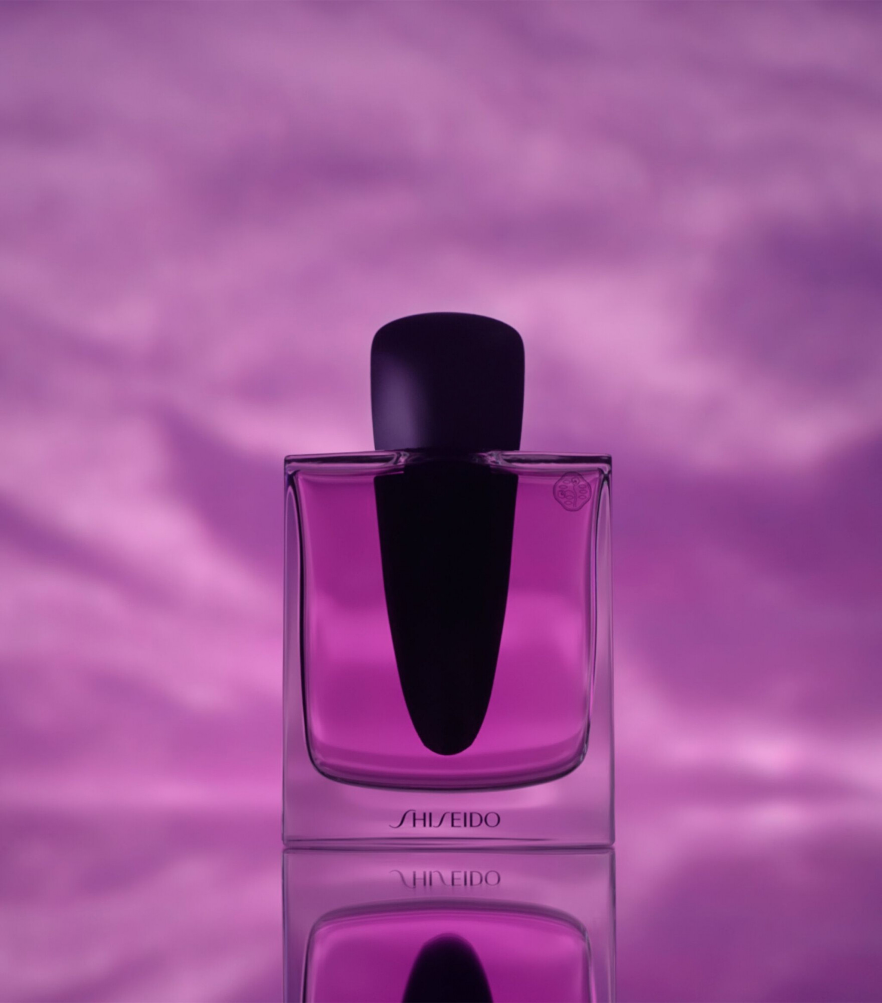 Shiseido посвятили Ginza Murasaki глицинии и фиолетовому цвету Shiseido посвятили Ginza Murasaki глицинии и фиолетовому цвету