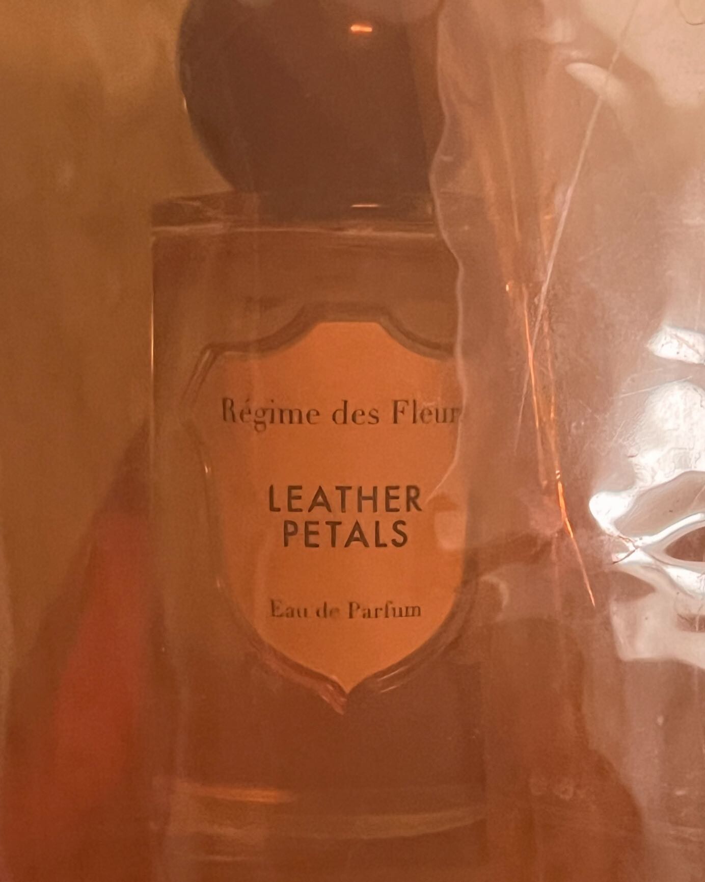 Любовное послание Нью-Йорку: Régime des Fleurs представили Leather Petals Любовное послание Нью-Йорку: Régime des Fleurs представили Leather Petals