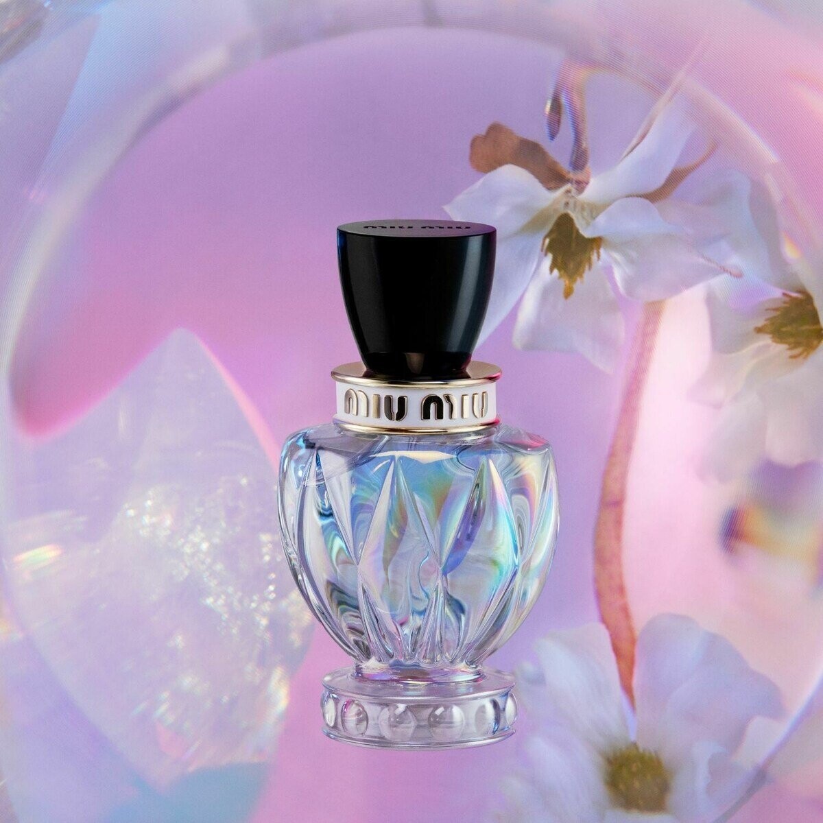 Эль Фаннинг стала лицом нового аромата Miu Miu Twist Eau de Magnolia Эль Фаннинг стала лицом нового аромата Miu Miu Twist Eau de Magnolia